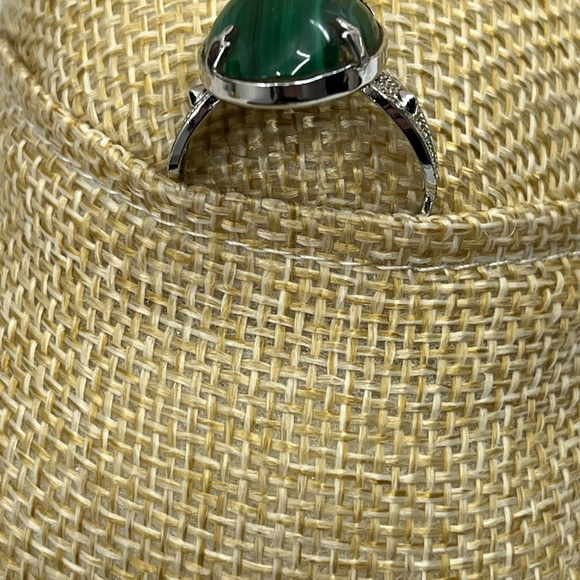 Vintage Sterling Silver Green Malachite Ring, Prong-Set Oval, Size 7 - Picture 12 of 13